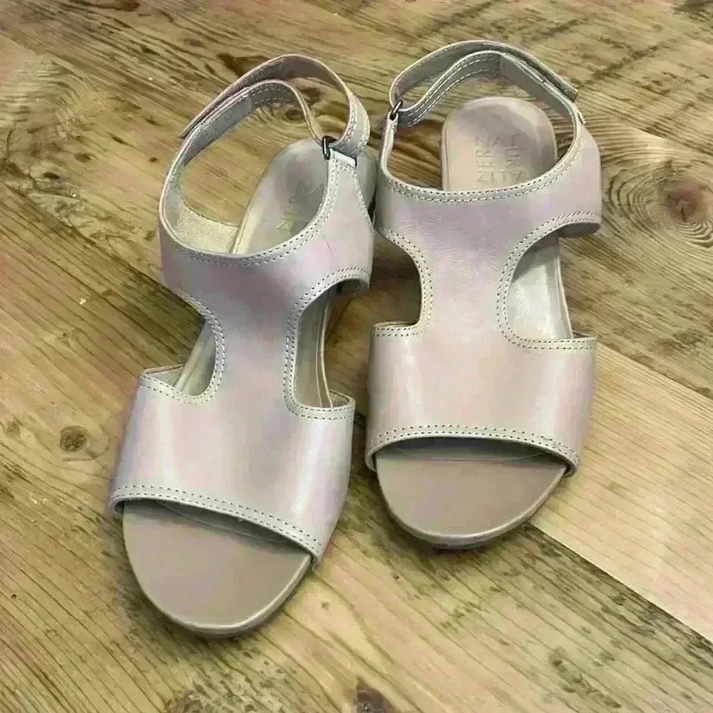 Naturalizer wedge sandals size 8